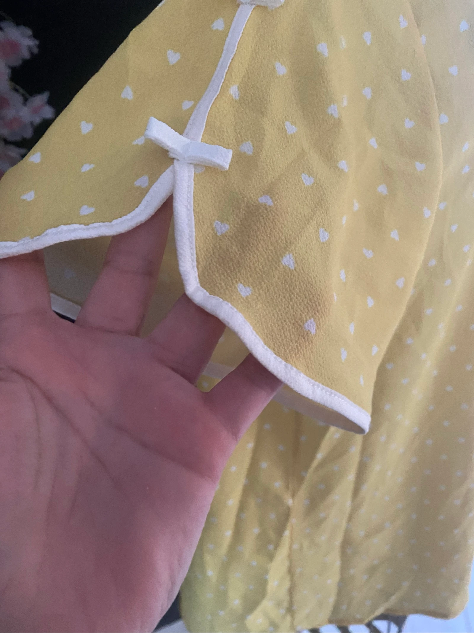 Túnica amarilla con corazones – photo 3